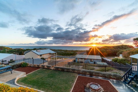 Ocean View Retreat - Best View In Town - ACT Tourism 0