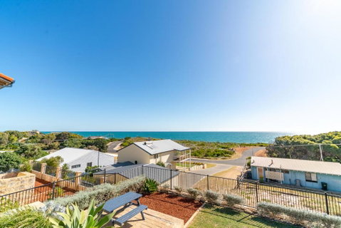 Ocean View Retreat - Best View In Town - ACT Tourism 3