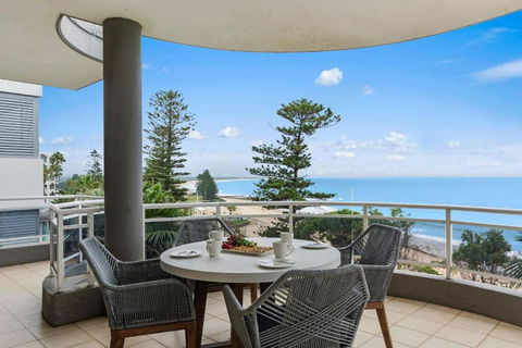 Ocean Vista Escape - A Lofty Beachfront Penthouse - ACT Tourism 1