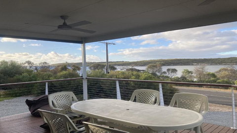 Off The Net - New Listing - Esplanade Property With Views Of The Channel - ACT Tourism 1