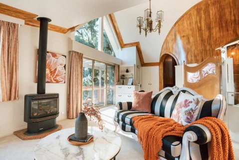 Olinda Enchanted Tower Spa Gas Log Fire And Netflix - ACT Tourism 0