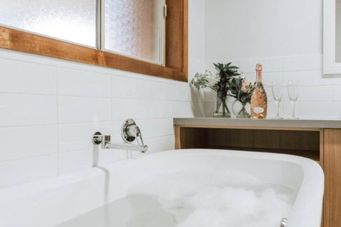 Olinda Rise Retreat House Fire Bathtub And Brekky - ACT Tourism 2