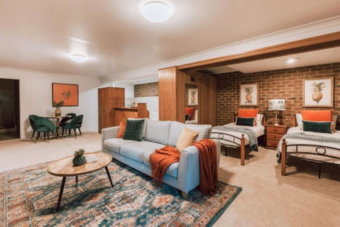 Olinda Sandstone Apartment 2 Bedroom Spa Bath - ACT Tourism 3