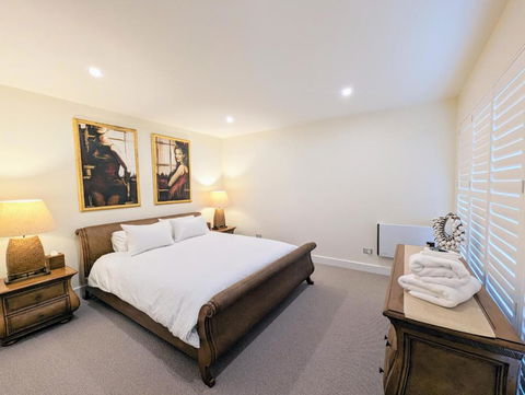 ONE Luxury Apartment - ACT Tourism 2