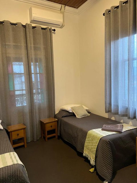 Oriental Hotel Tumut - ACT Tourism 2