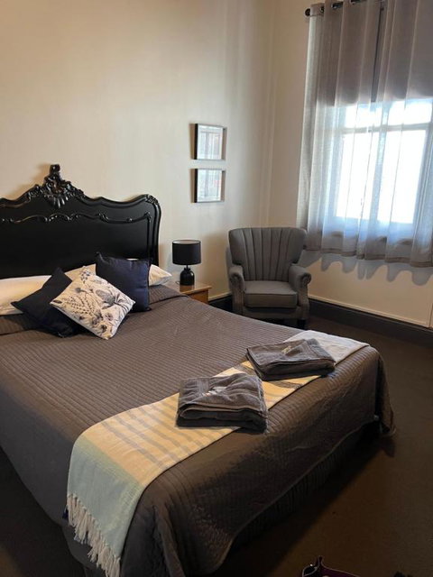 Oriental Hotel Tumut - ACT Tourism 0