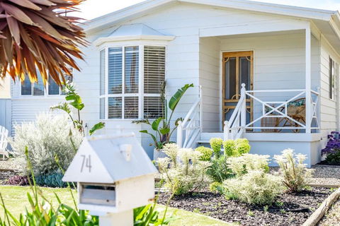 Our Little White House -74 Padman Crescent, Middleton - ACT Tourism 1