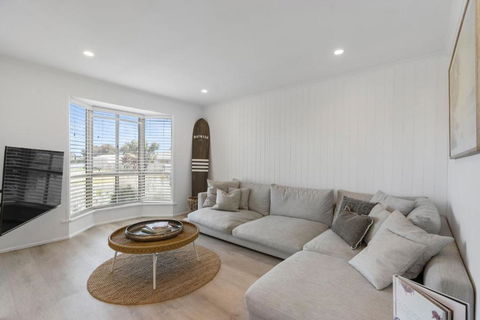 Our Little White House -74 Padman Crescent, Middleton - ACT Tourism 3