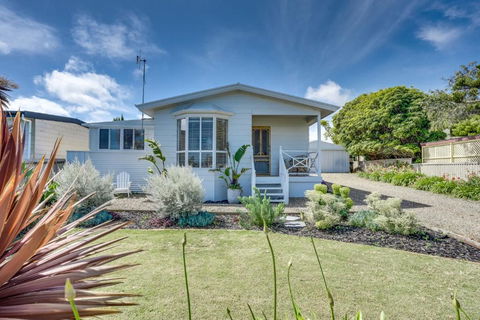 Our Little White House -74 Padman Crescent, Middleton - ACT Tourism 0