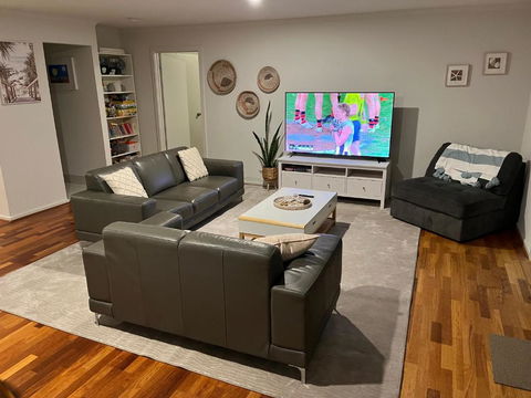 One Merino Panoramic Beach House Modern Sleeps 10 - ACT Tourism 1