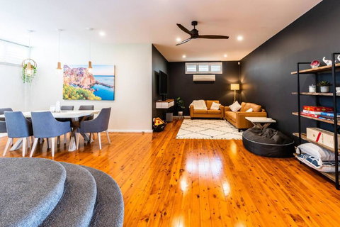 On The Corso - Sun-soaked Serenity With Lake Access - ACT Tourism 3