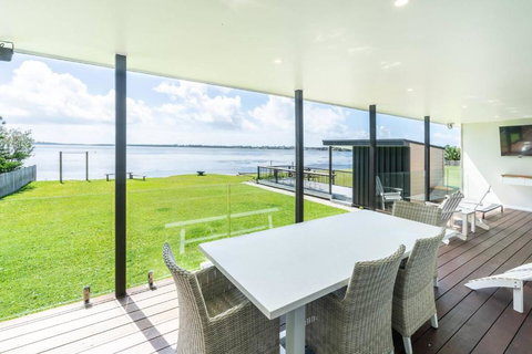 On The Corso - Sun-soaked Serenity With Lake Access - ACT Tourism 2