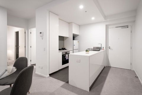 Panoramic Views 2br With Pool And Free Carpark - ACT Tourism 2