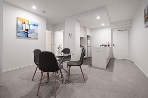 Panoramic Views 2br With Pool And Free Carpark - ACT Tourism 3