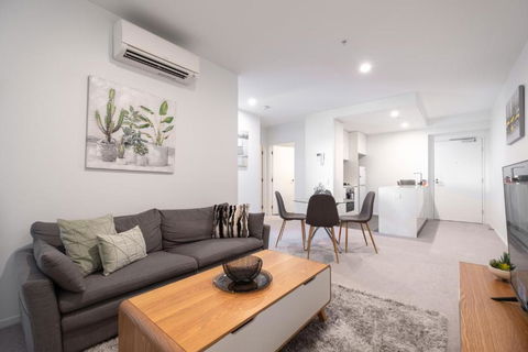Panoramic Views 2br With Pool And Free Carpark - ACT Tourism 1