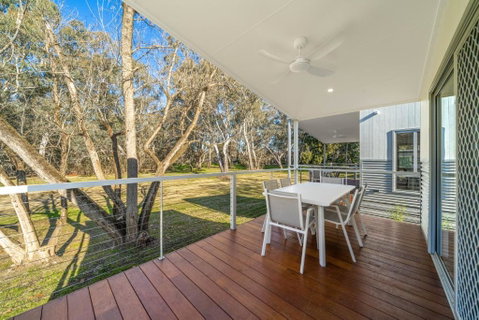 Painters Island Holiday Park - ACT Tourism 1