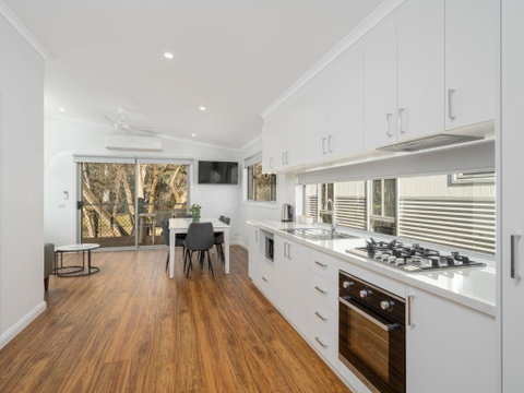 Painters Island Holiday Park - ACT Tourism 2