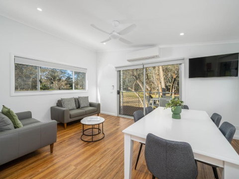 Painters Island Holiday Park - ACT Tourism 3