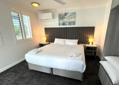 Palace Hotel Proserpine - ACT Tourism 1