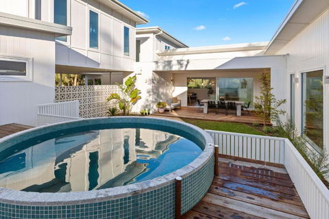 Palm Springs Hideaway - ACT Tourism 0