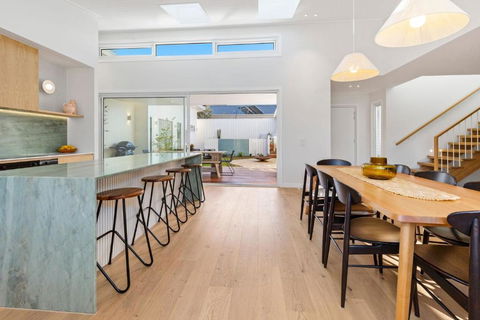 Palm Springs Hideaway - ACT Tourism 1