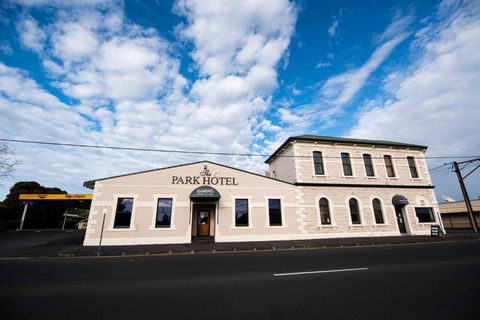 Park Hotel - ACT Tourism 0