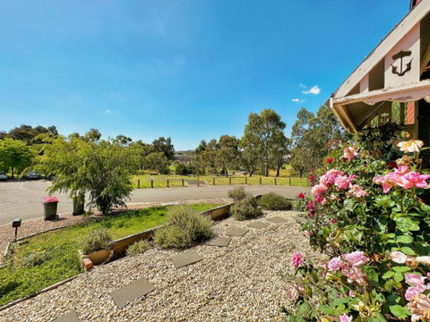 Parkside House By GoodLive - ACT Tourism 0