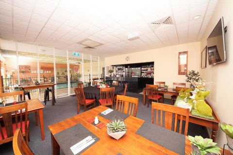 Parkside Motel Ayr - ACT Tourism 3
