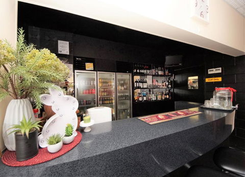 Parkside Motel Ayr - ACT Tourism 2