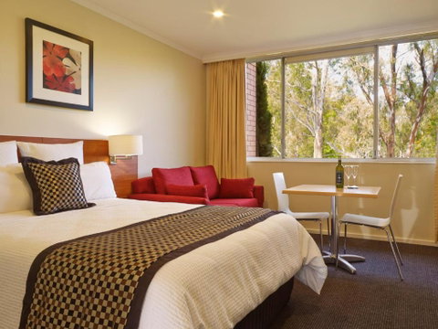 Parkview Motor Inn And Apartments - ACT Tourism 0