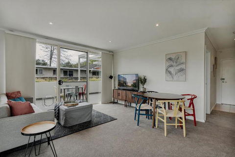 Peaceful 1-Bed Apartment Close To Lonsdale St - ACT Tourism 0