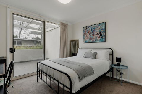 Peaceful 1-Bed Apartment Close To Lonsdale St - ACT Tourism 2