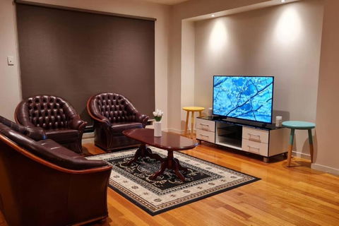 Peaceful 3 Bedroom House In Melton Vic - ACT Tourism 3