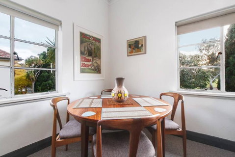 Parkside Hideaway - Beautiful Art Deco Near Zoo - ACT Tourism 1