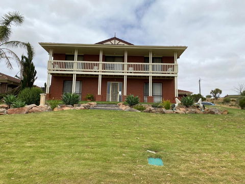 Pelican Retreat - Corporate / Tradie / Family - ACT Tourism 1