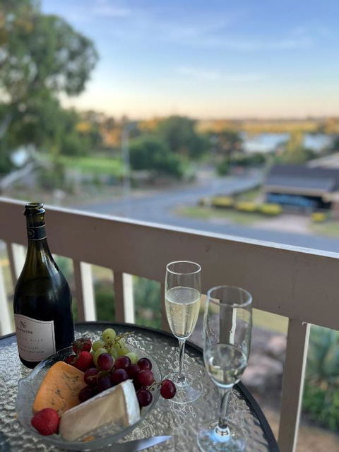 Pelican Retreat - Corporate / Tradie / Family - ACT Tourism 3