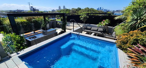 Penthouse Perfection With Private Rooftop Pool - ACT Tourism 0