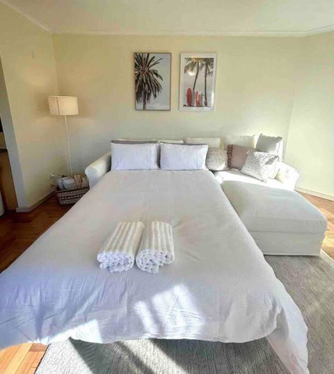 Perfect Manly Retreat, In The Heart Of Manly, Family & Couple Friendly Apartment With CAR SPOT - ACT Tourism 3