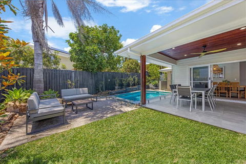 Pet Friendly Holiday Home With Pool On Alex - ACT Tourism 3