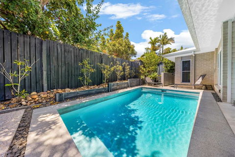Pet Friendly Holiday Home With Pool On Alex - ACT Tourism 1