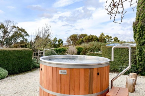 Petite Chateau Waterfront Chateau With Hot Tub - ACT Tourism 3