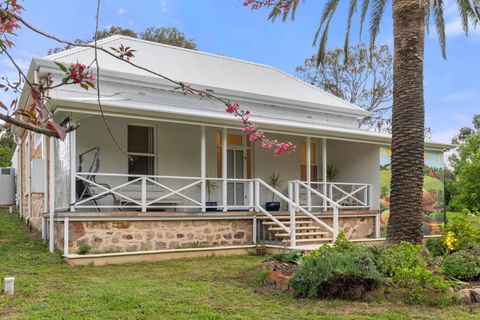 Piambong House - ACT Tourism 0