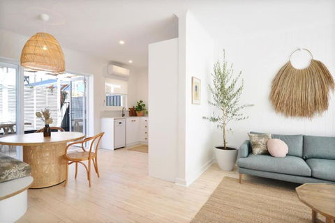 Pine At Arlos Glenelg South - ACT Tourism 3
