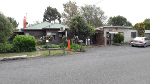 Pinewood Caravan Park - ACT Tourism 2