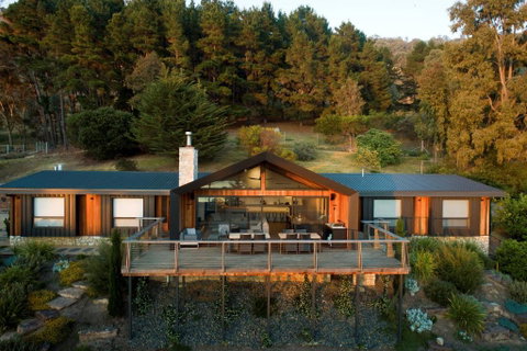 Pinewood High Country Retreat - Lake Eildon Luxe - ACT Tourism 0