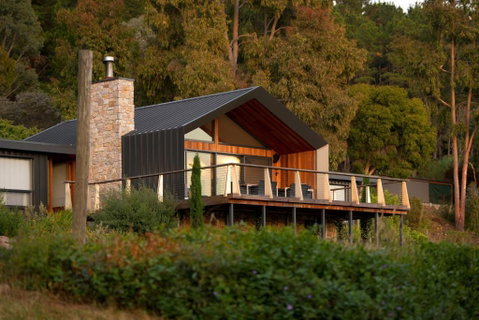 Pinewood High Country Retreat - Lake Eildon Luxe - ACT Tourism 1
