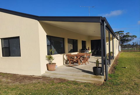 Pleasant Hill BnB - ACT Tourism 0