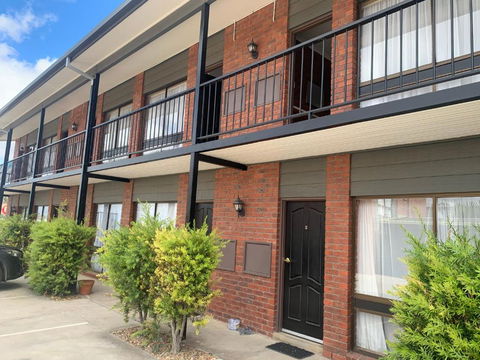 Ploughmans Motor Inn - ACT Tourism 3
