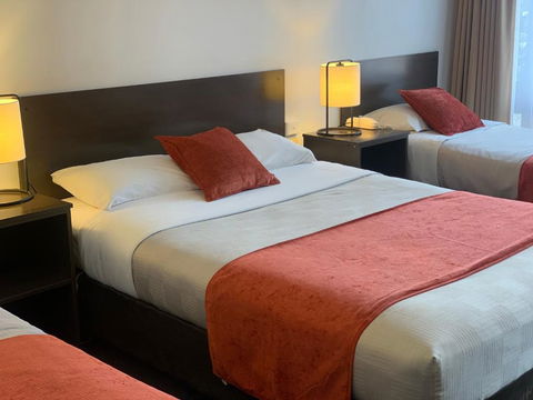 Ploughmans Motor Inn - ACT Tourism 1