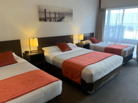 Ploughmans Motor Inn - ACT Tourism 0